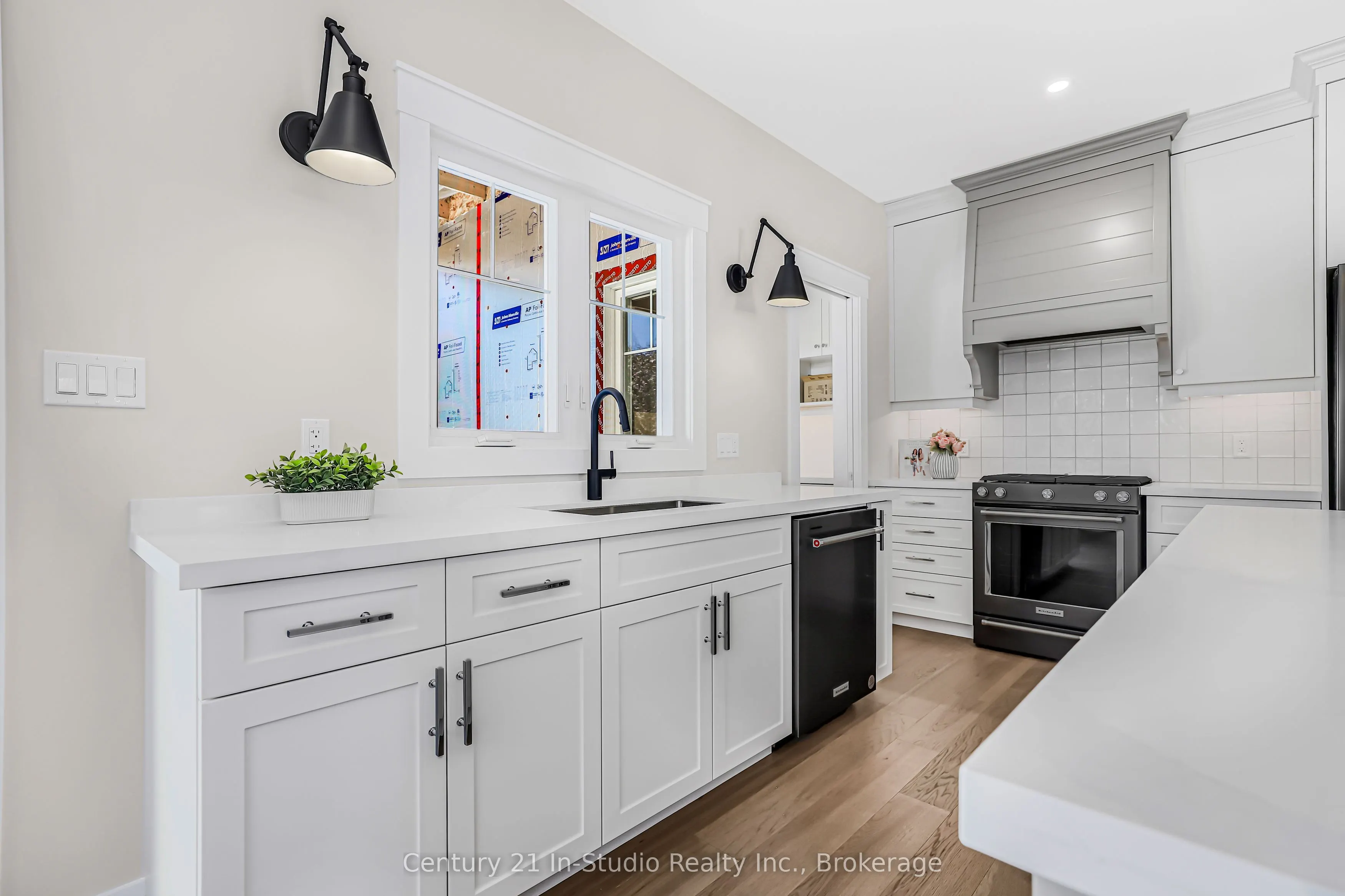 3 Grenville Street N