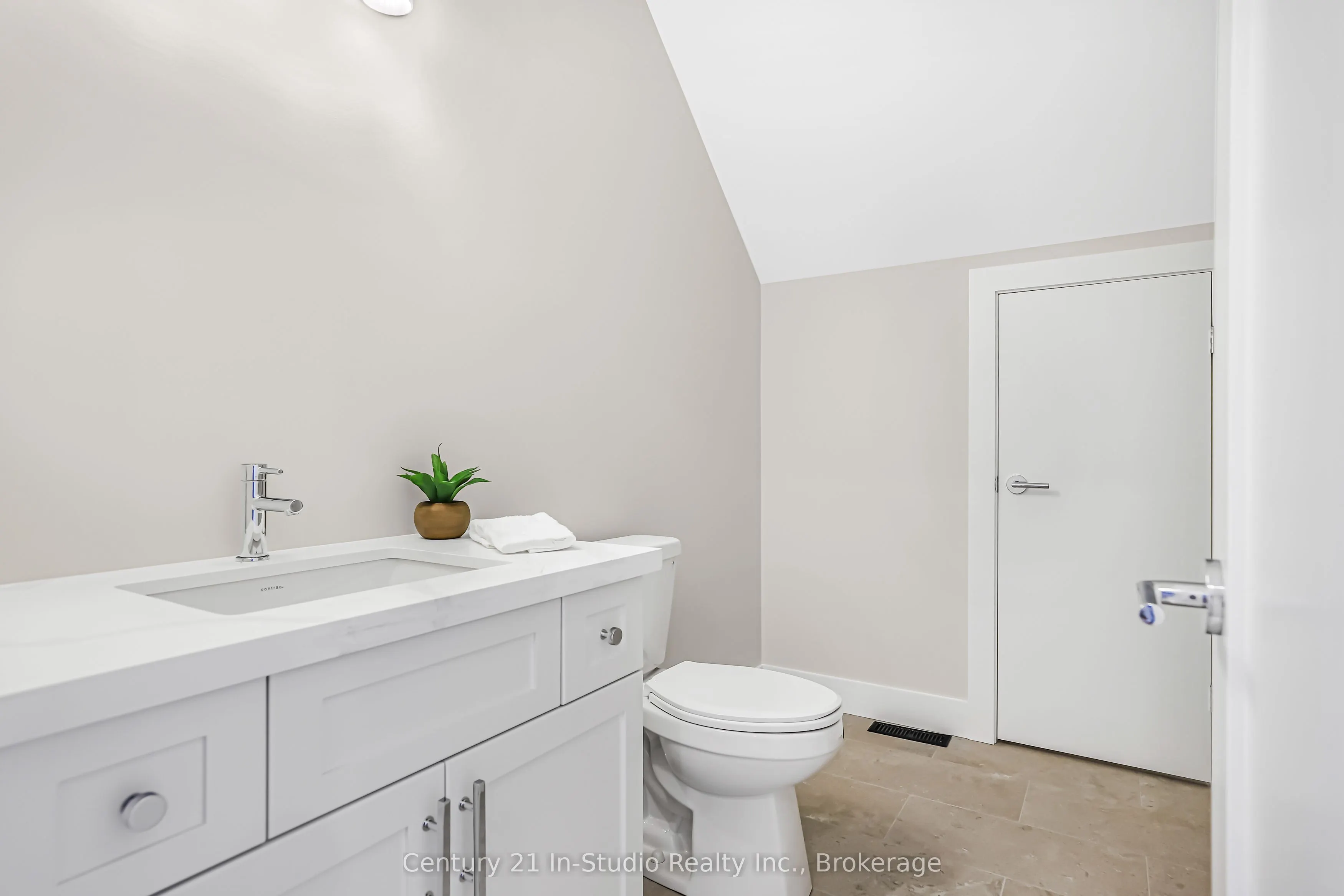 3 Grenville Street N