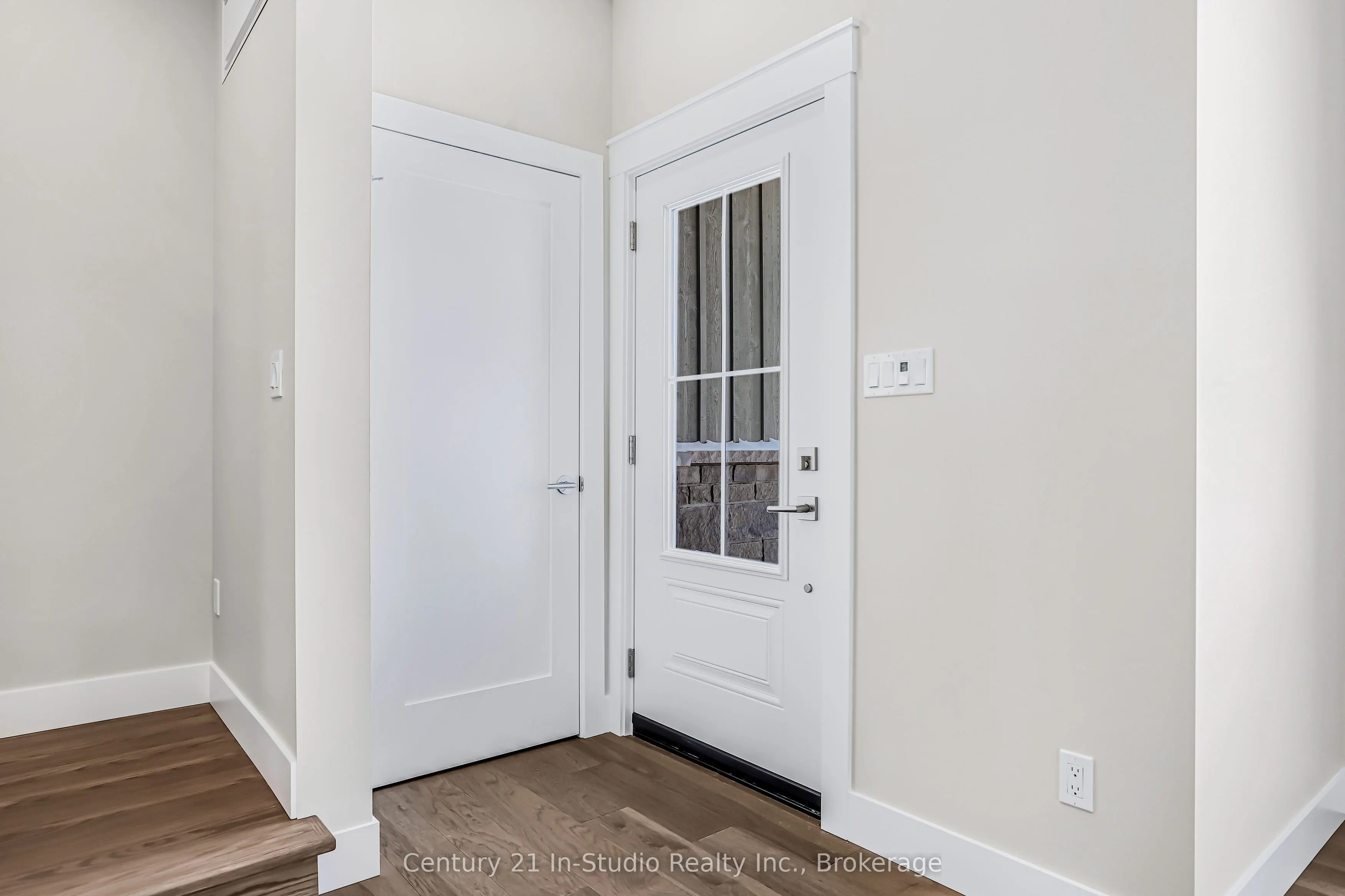3 Grenville Street N