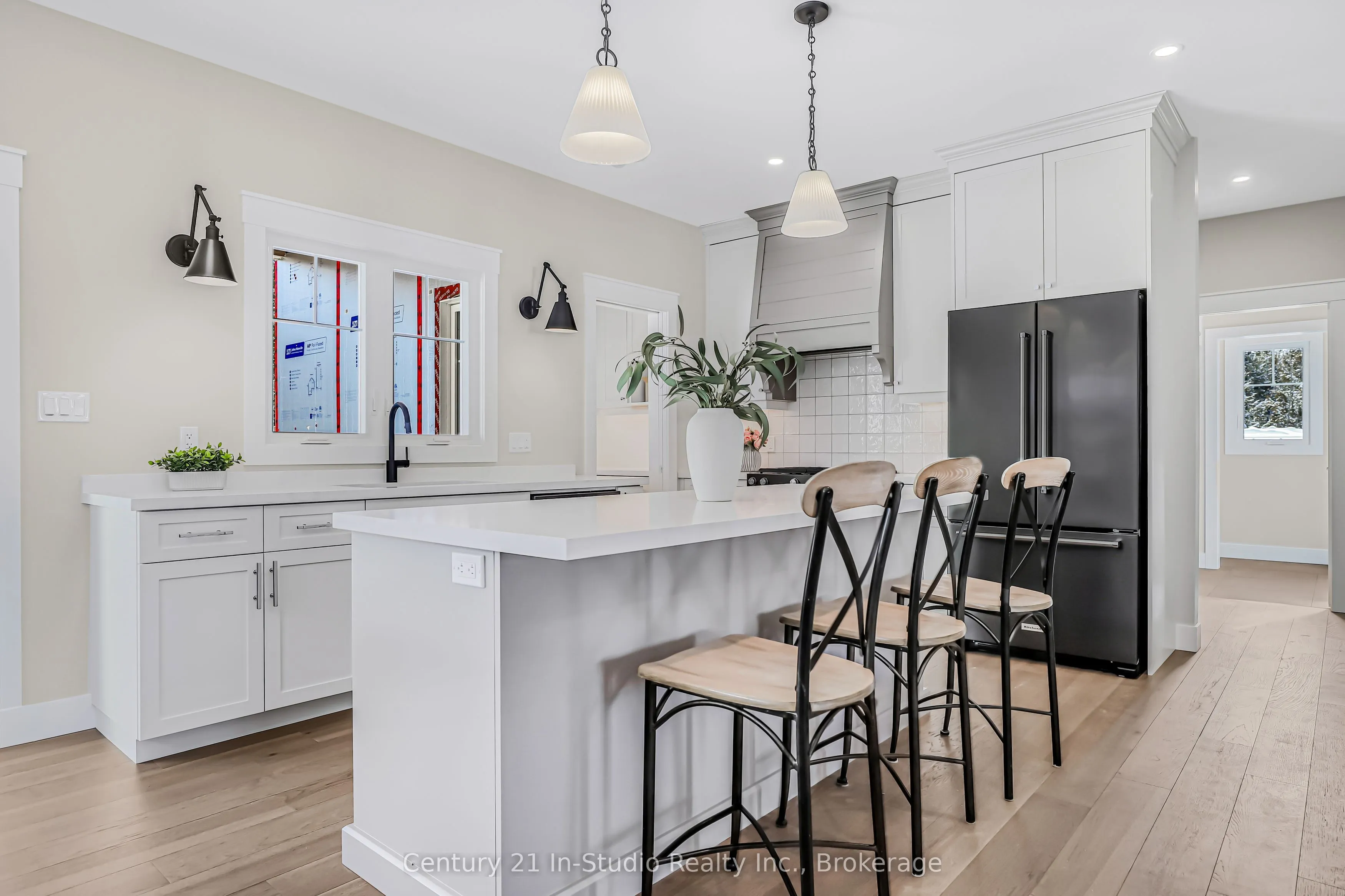 3 Grenville Street N