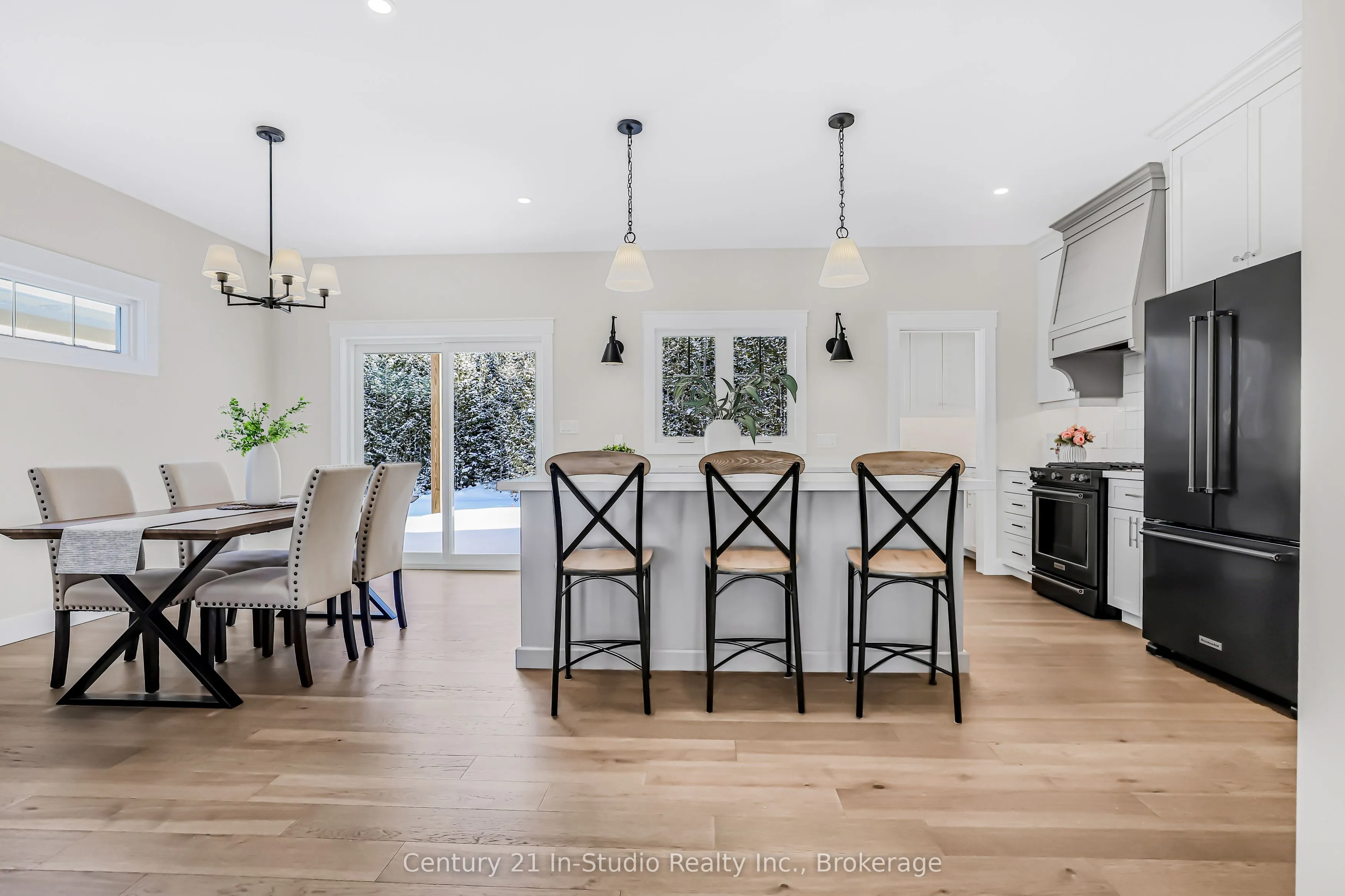 3 Grenville Street N
