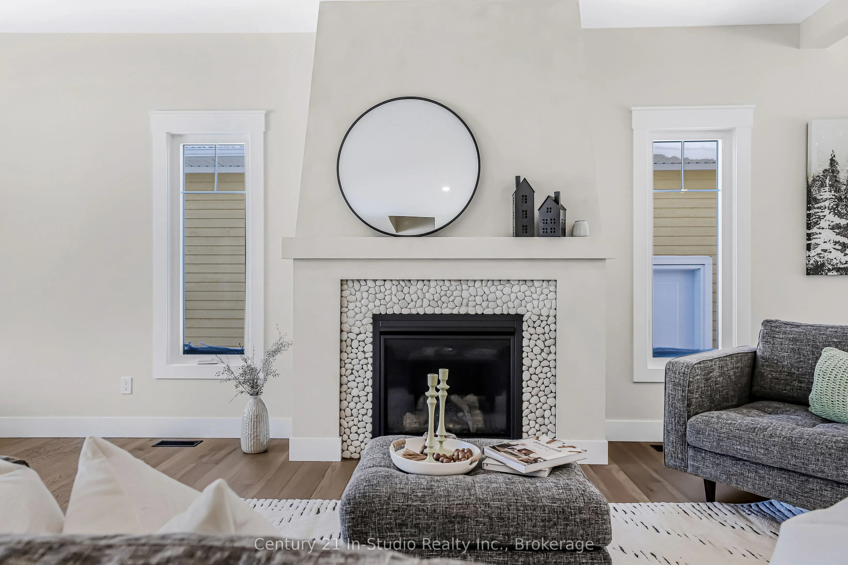 3 Grenville Street N