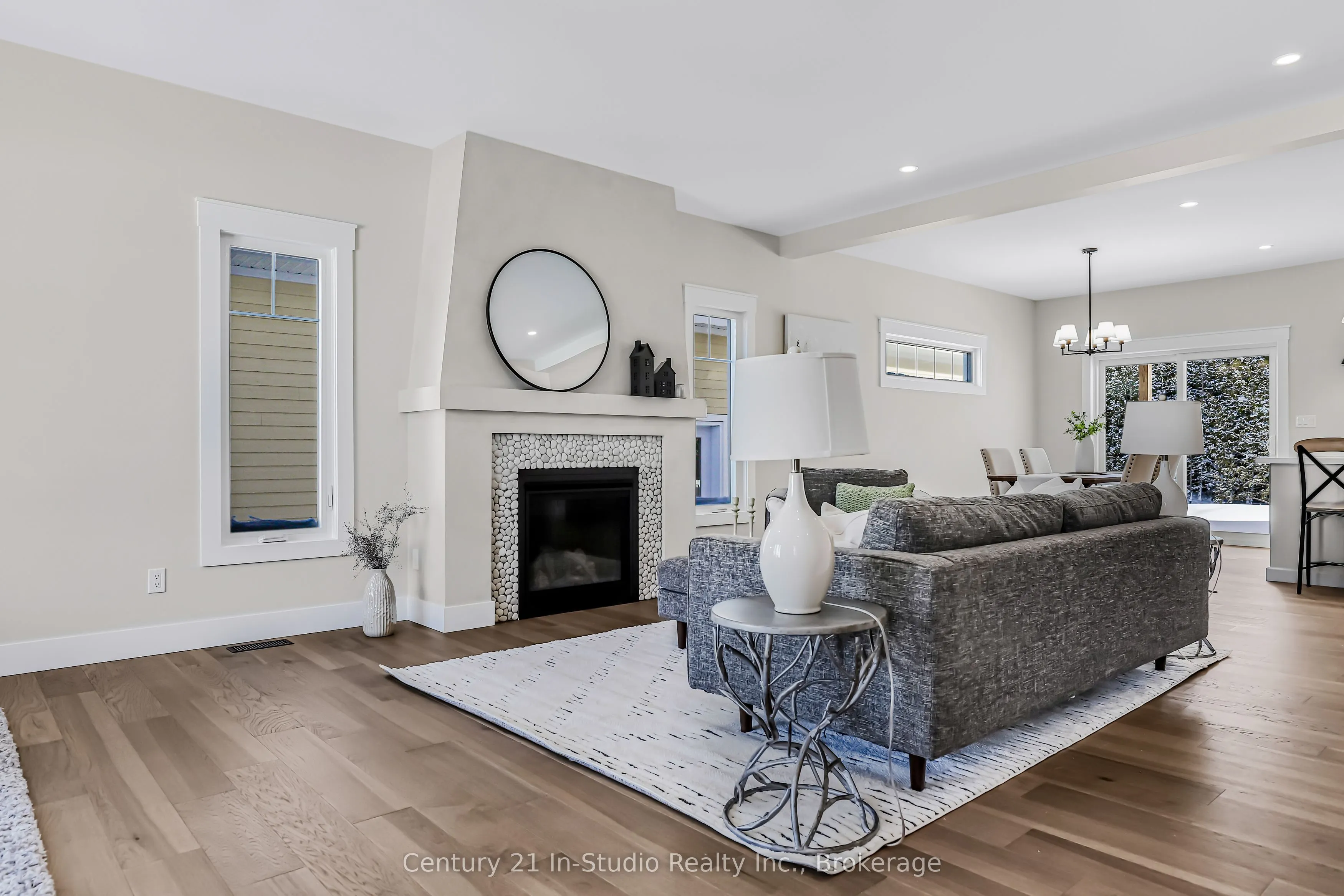 3 Grenville Street N