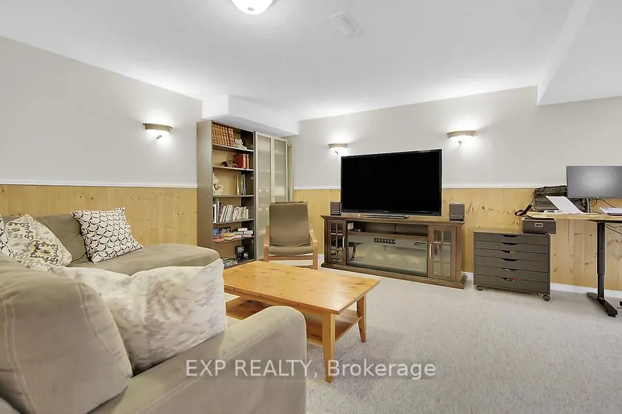 48 Deighton Crescent