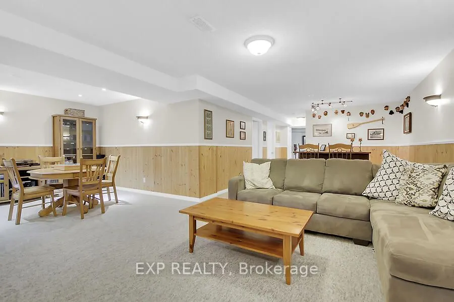 48 Deighton Crescent