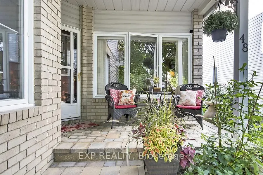 48 Deighton Crescent