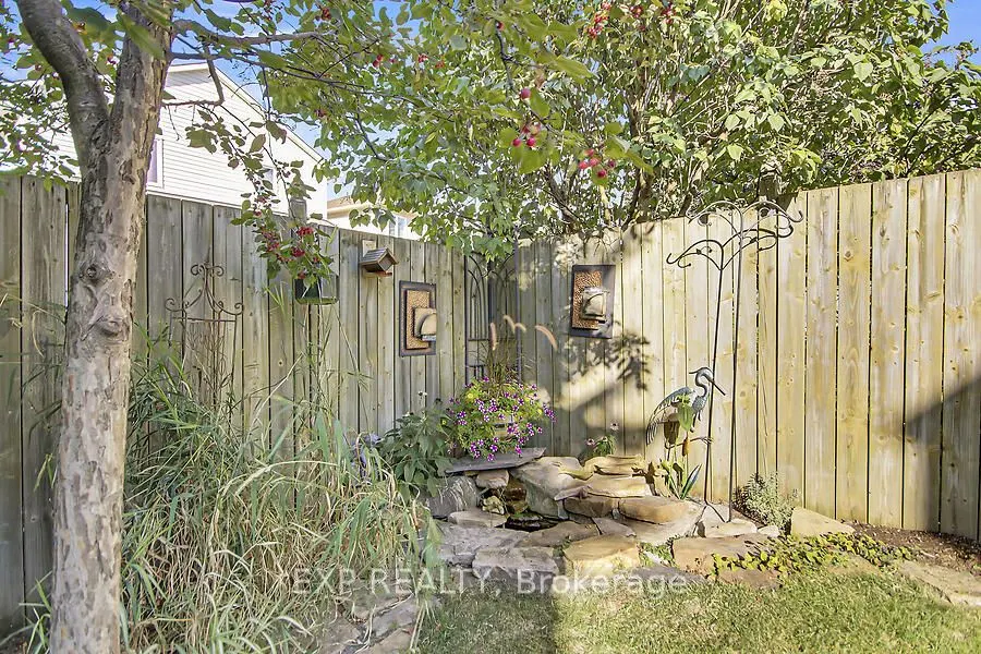 48 Deighton Crescent