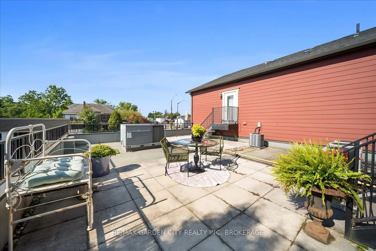 3710 MAIN Street, #201