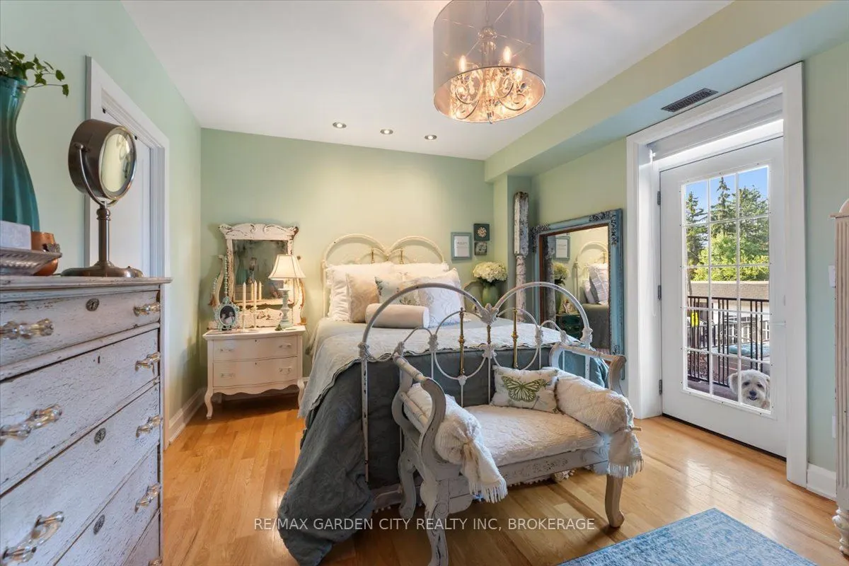 3710 MAIN Street, #201