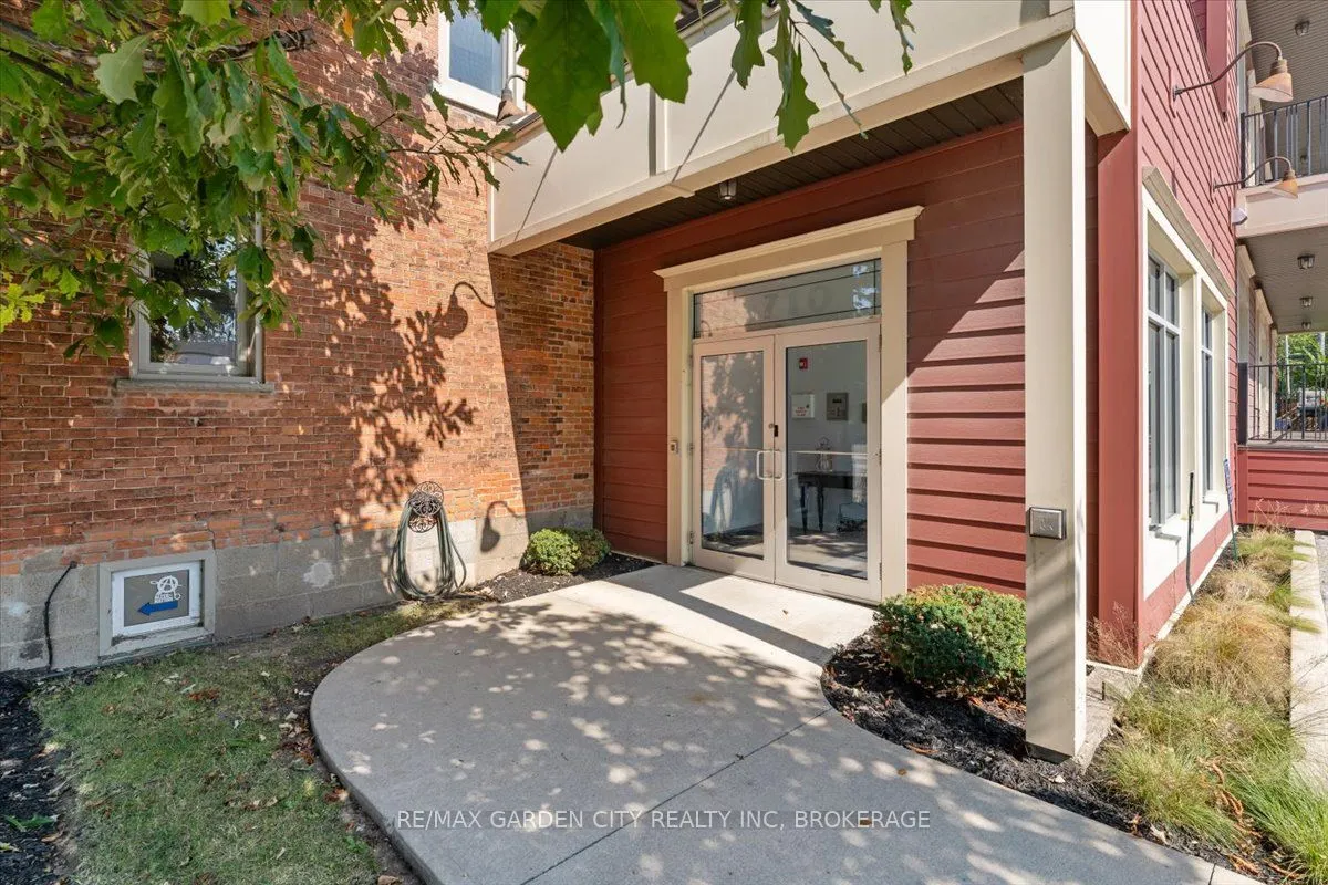 3710 MAIN Street, #201