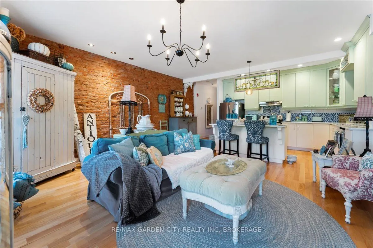 3710 MAIN Street, #201