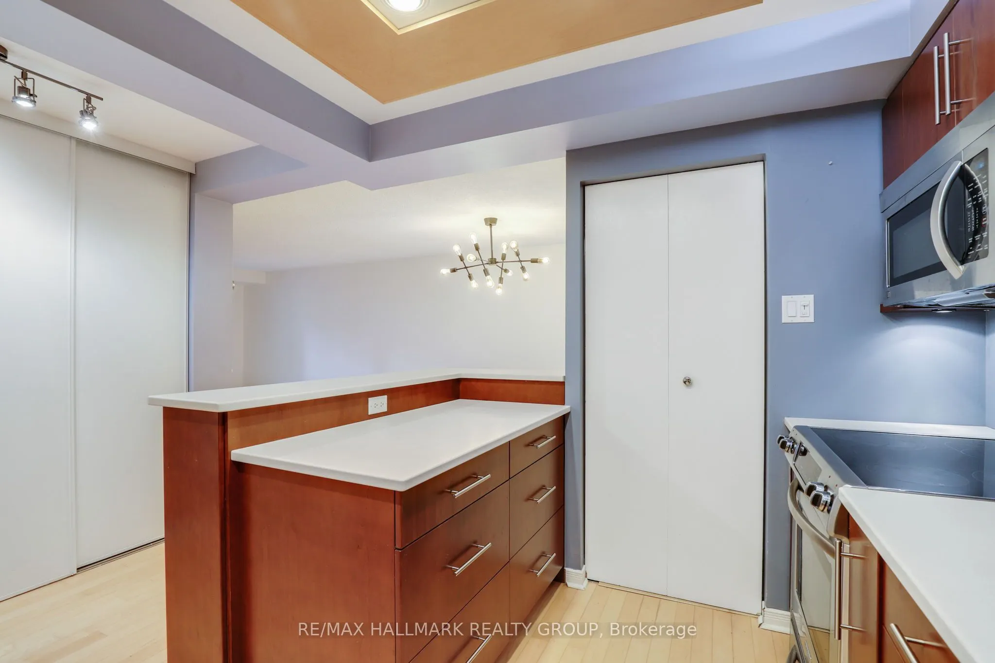 200 Bay Street, #704