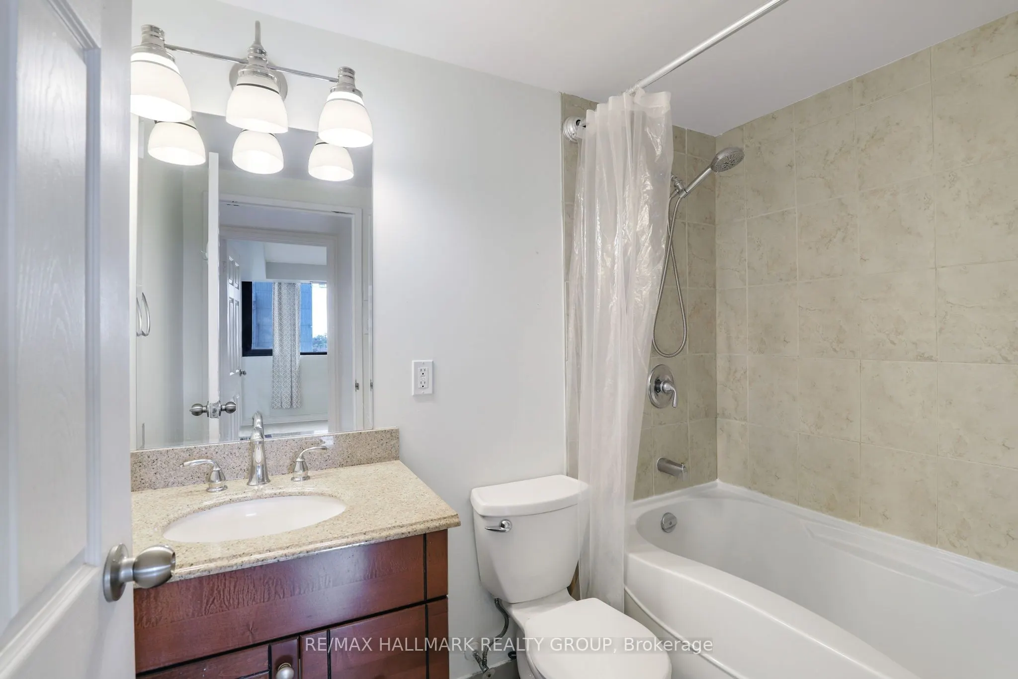 200 Bay Street, #704