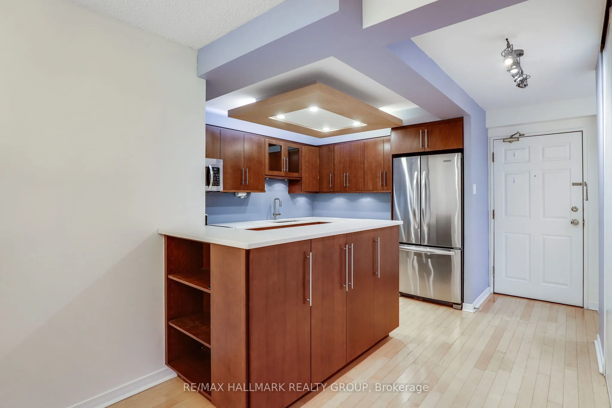 200 Bay Street, #704