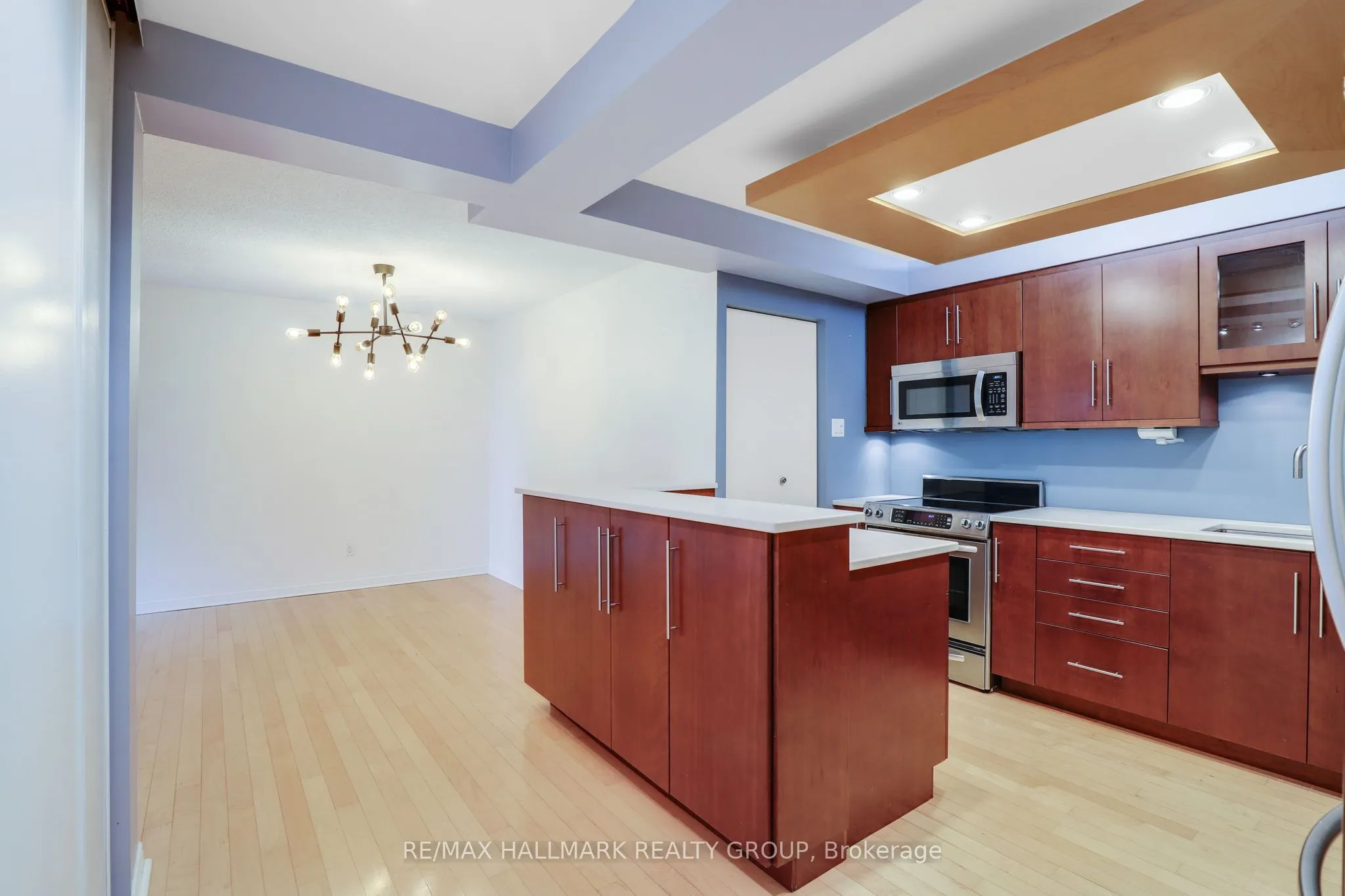 200 Bay Street, #704