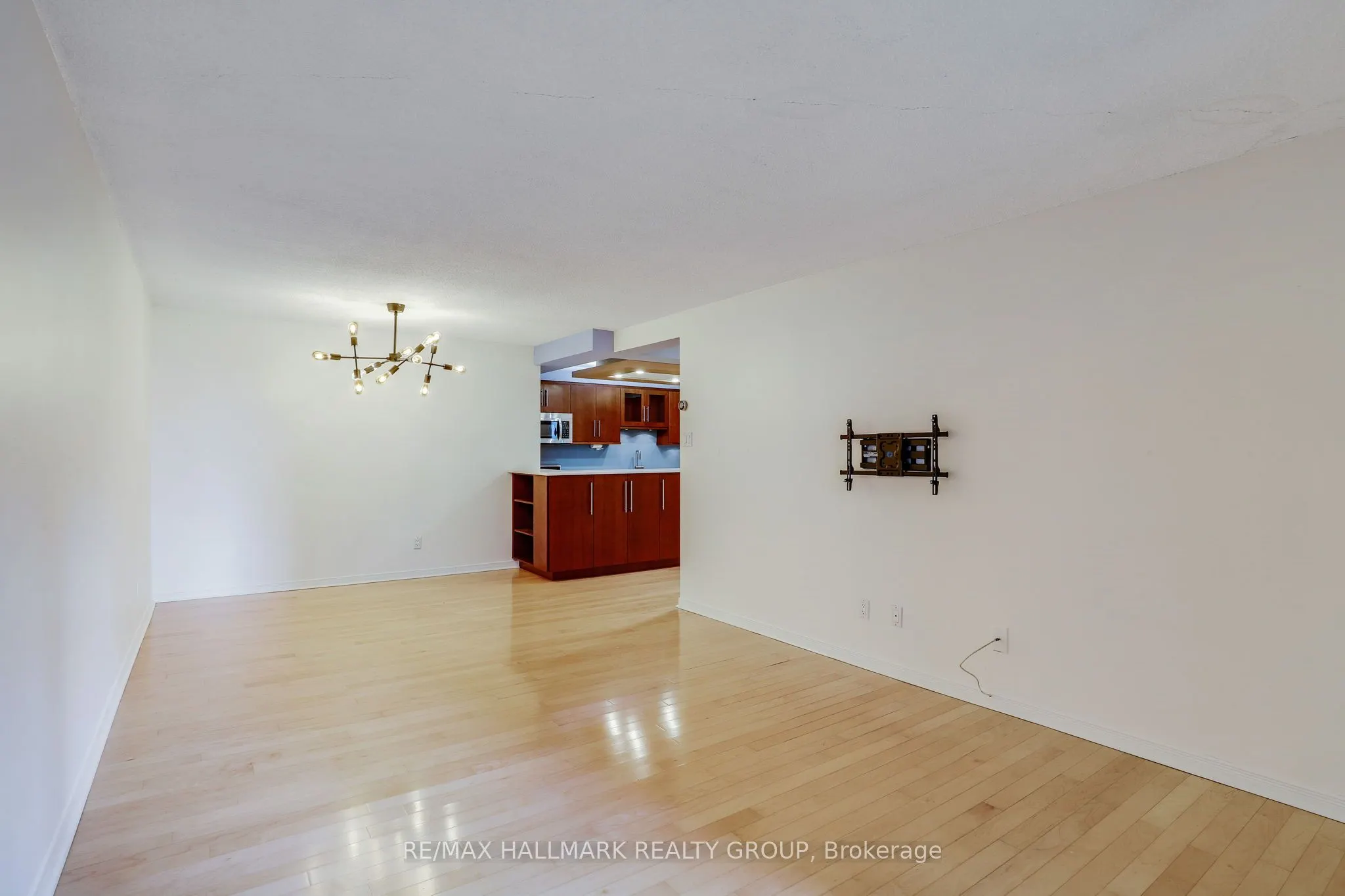 200 Bay Street, #704