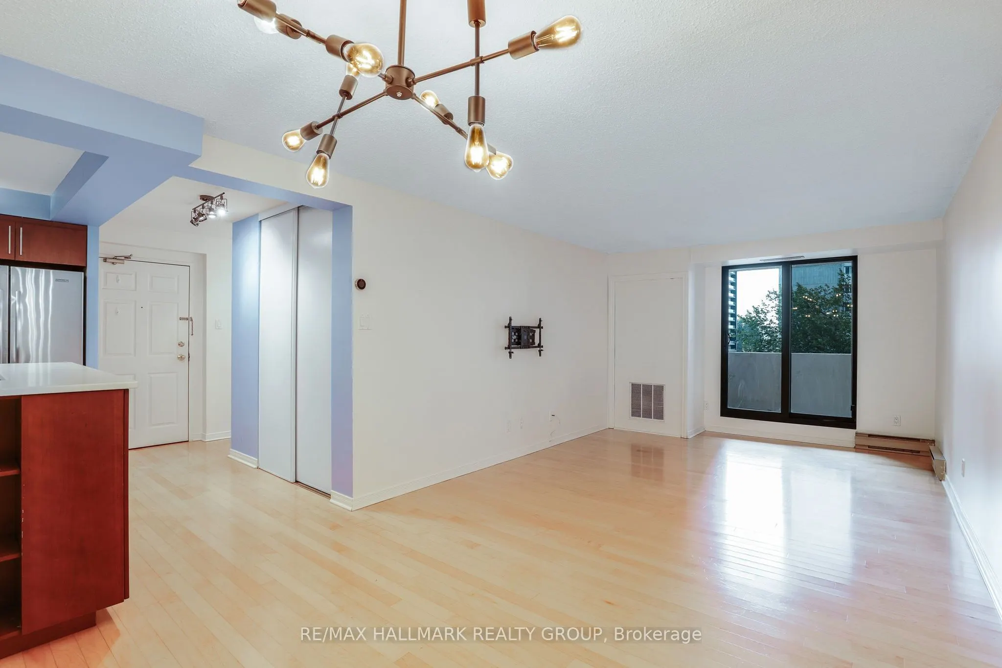 200 Bay Street, #704