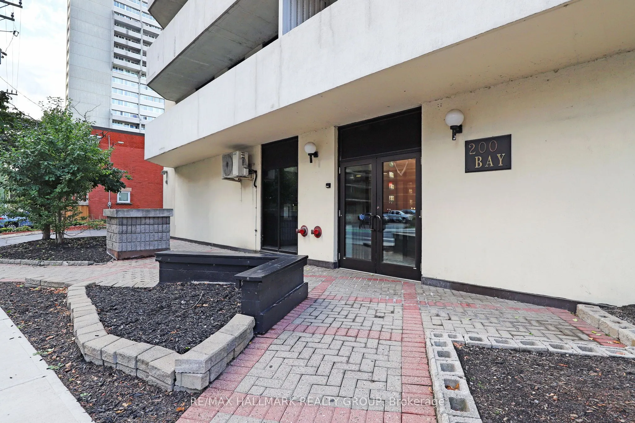 200 Bay Street, #704