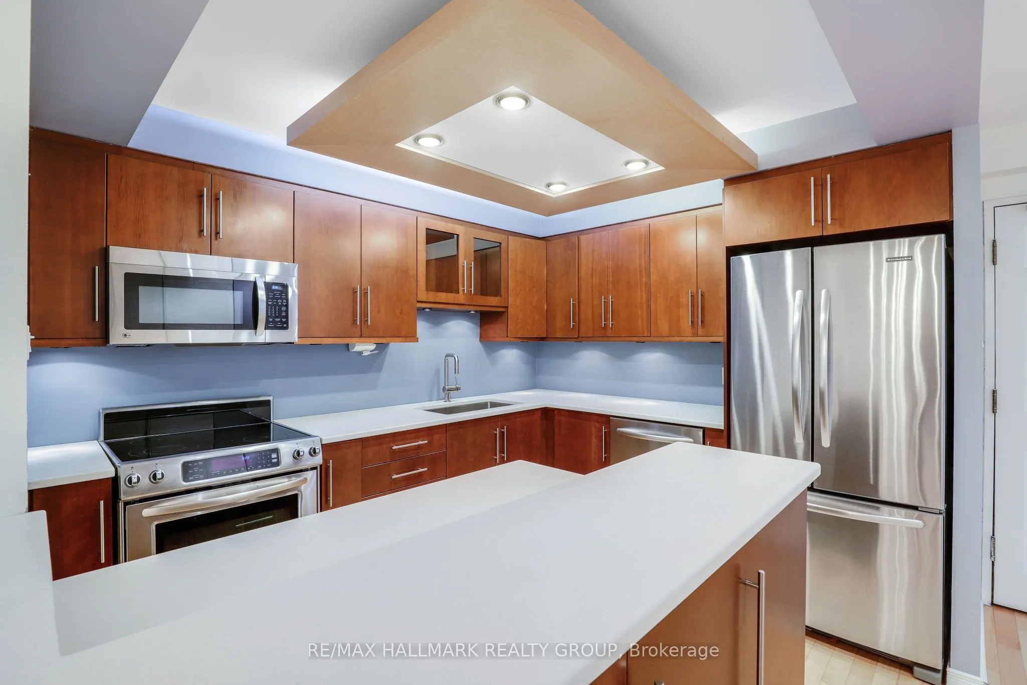 200 Bay Street, #704