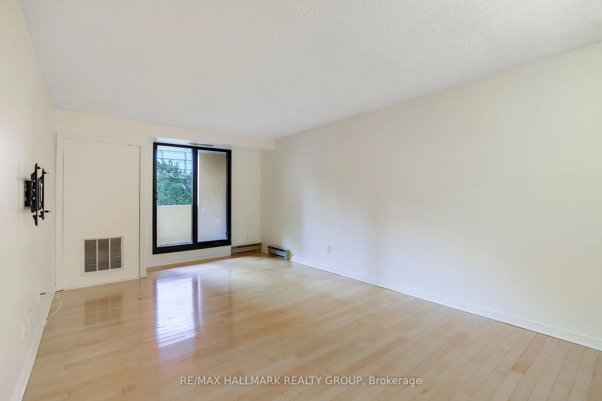 200 Bay Street, #704