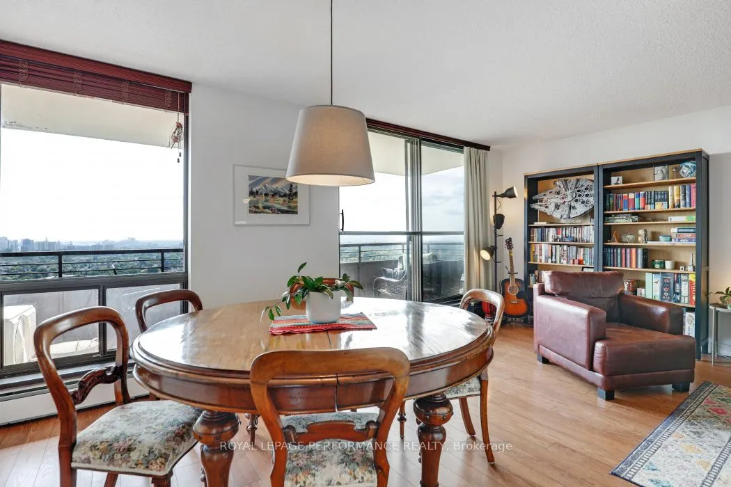 505 St Laurent Boulevard, #2302