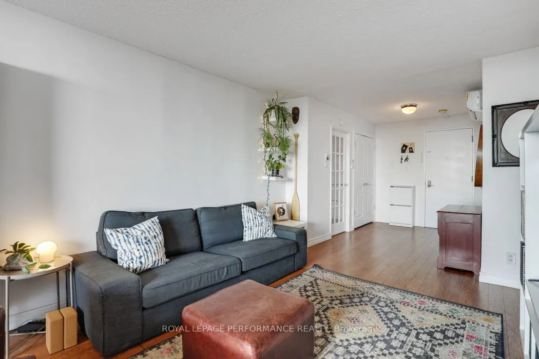 505 St Laurent Boulevard, #2302