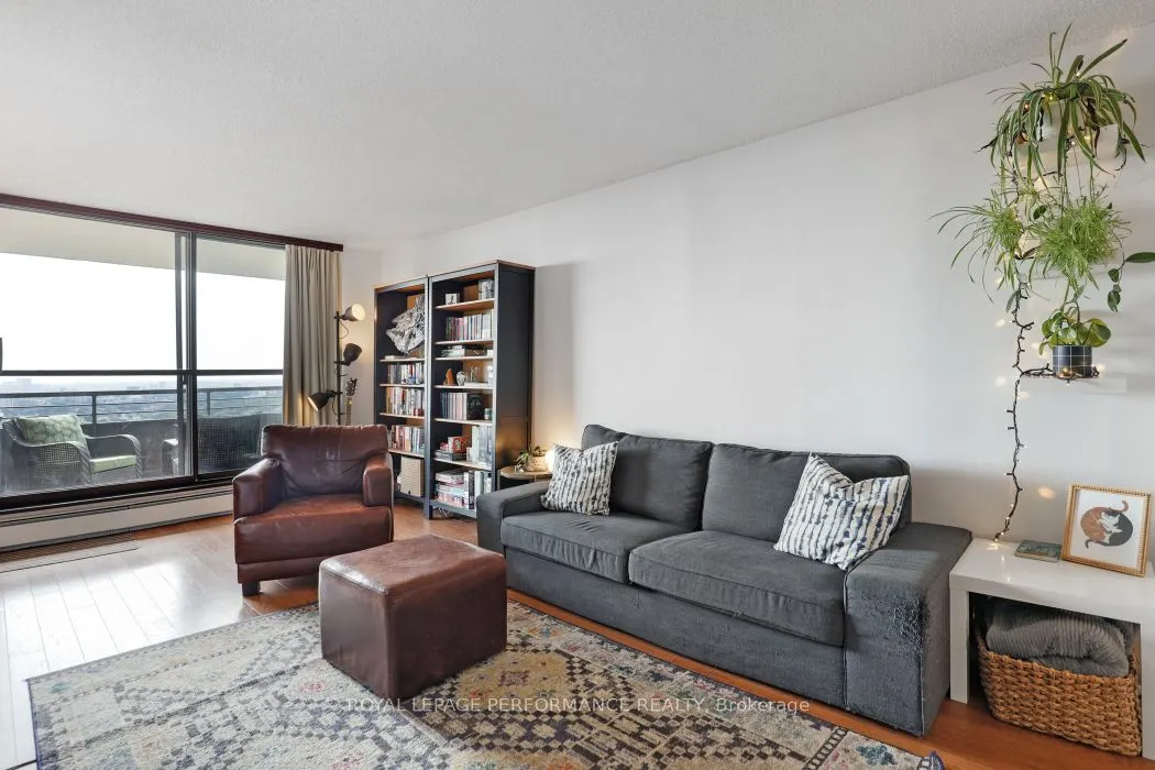 505 St Laurent Boulevard, #2302