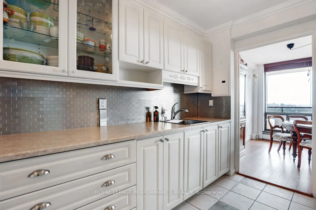 505 St Laurent Boulevard, #2302