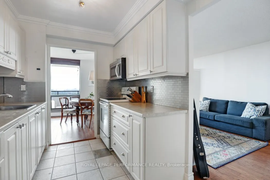 505 St Laurent Boulevard, #2302