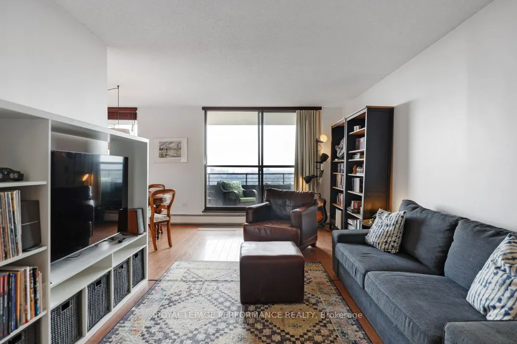505 St Laurent Boulevard, #2302