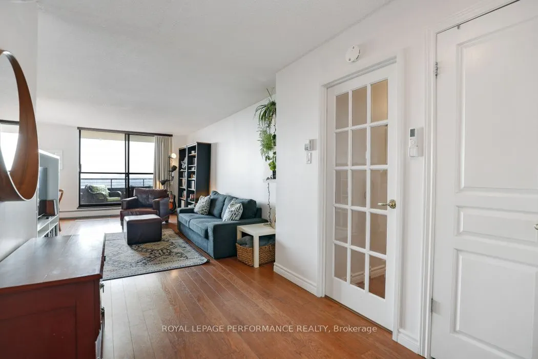 505 St Laurent Boulevard, #2302