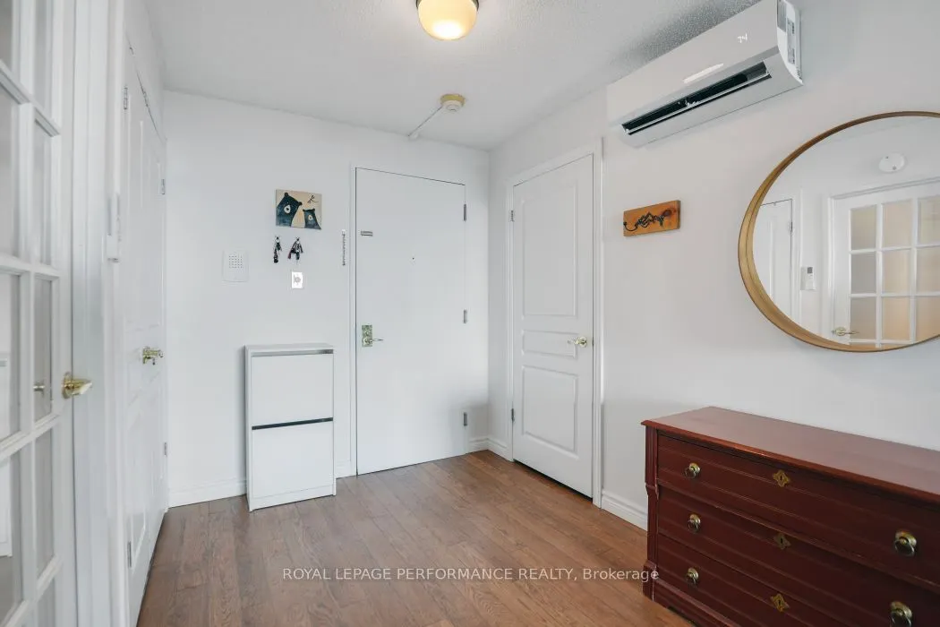 505 St Laurent Boulevard, #2302