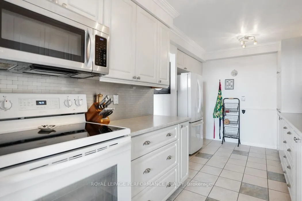 505 St Laurent Boulevard, #2302