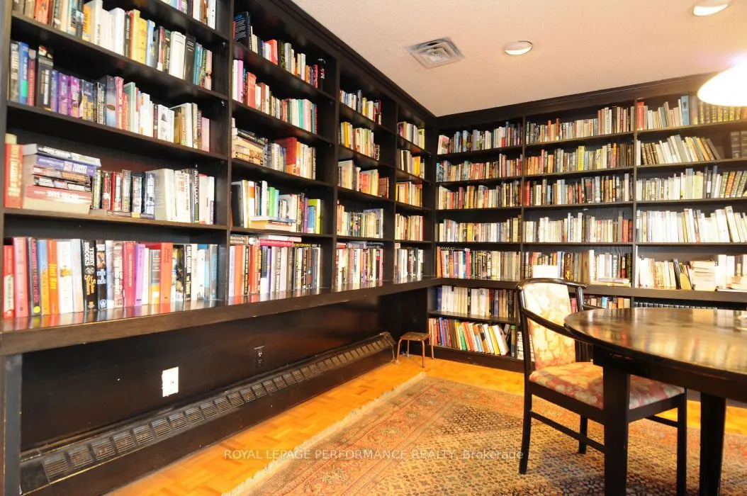 505 St Laurent Boulevard, #2302