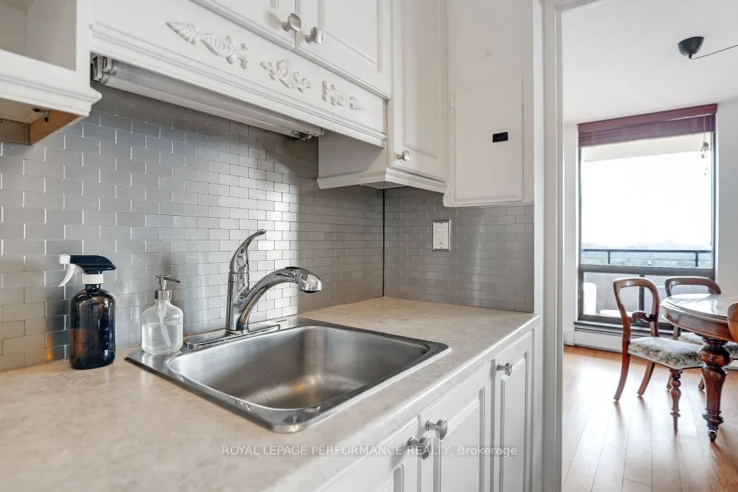 505 St Laurent Boulevard, #2302