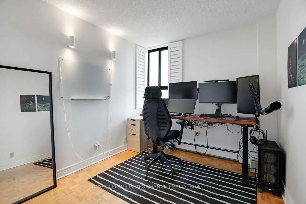 505 St Laurent Boulevard, #2302