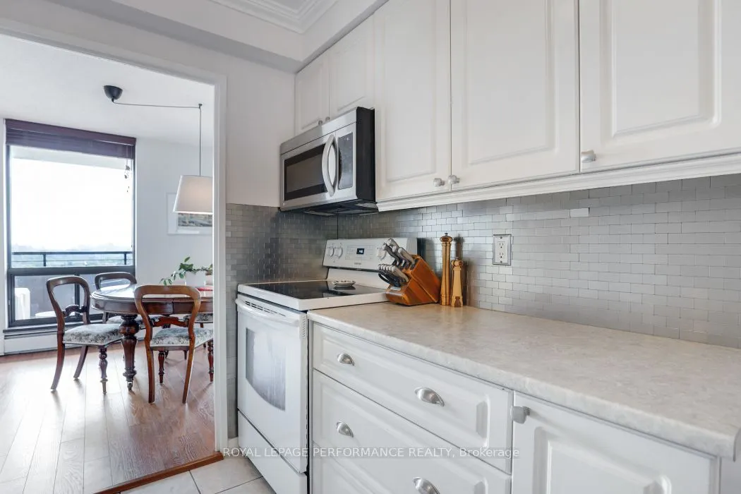505 St Laurent Boulevard, #2302