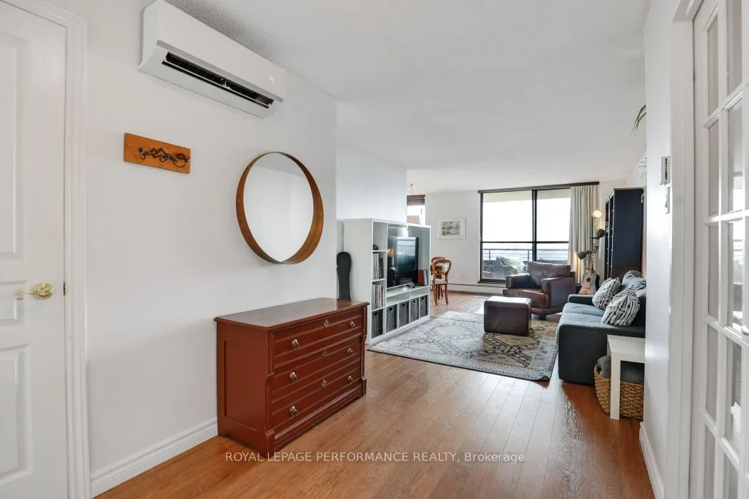 505 St Laurent Boulevard, #2302