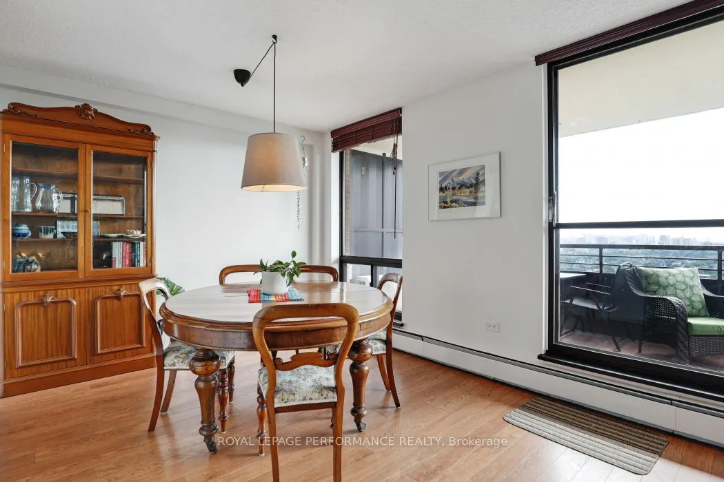 505 St Laurent Boulevard, #2302