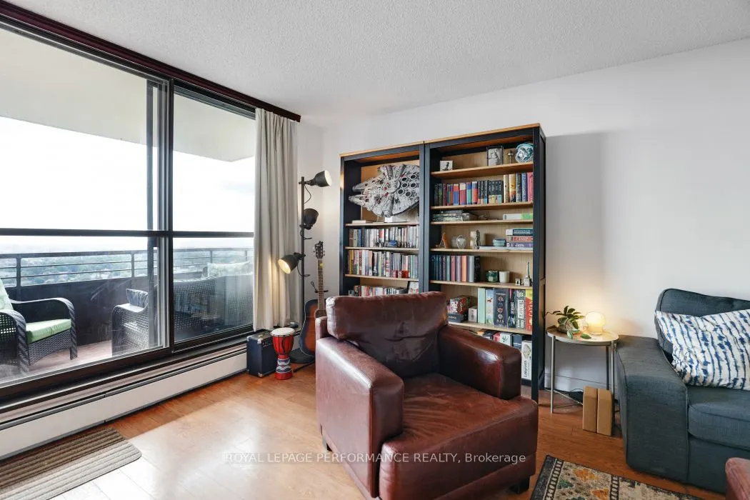 505 St Laurent Boulevard, #2302