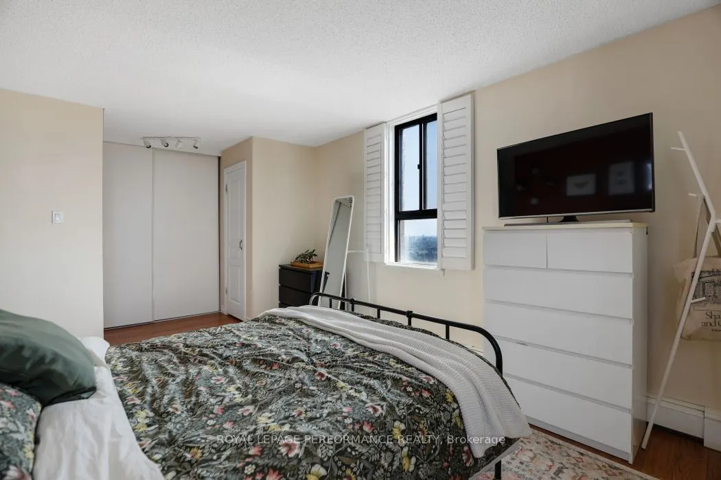 505 St Laurent Boulevard, #2302