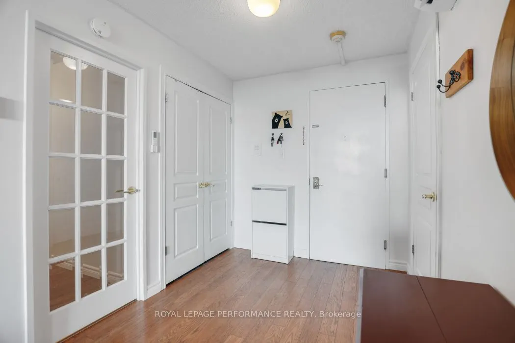 505 St Laurent Boulevard, #2302
