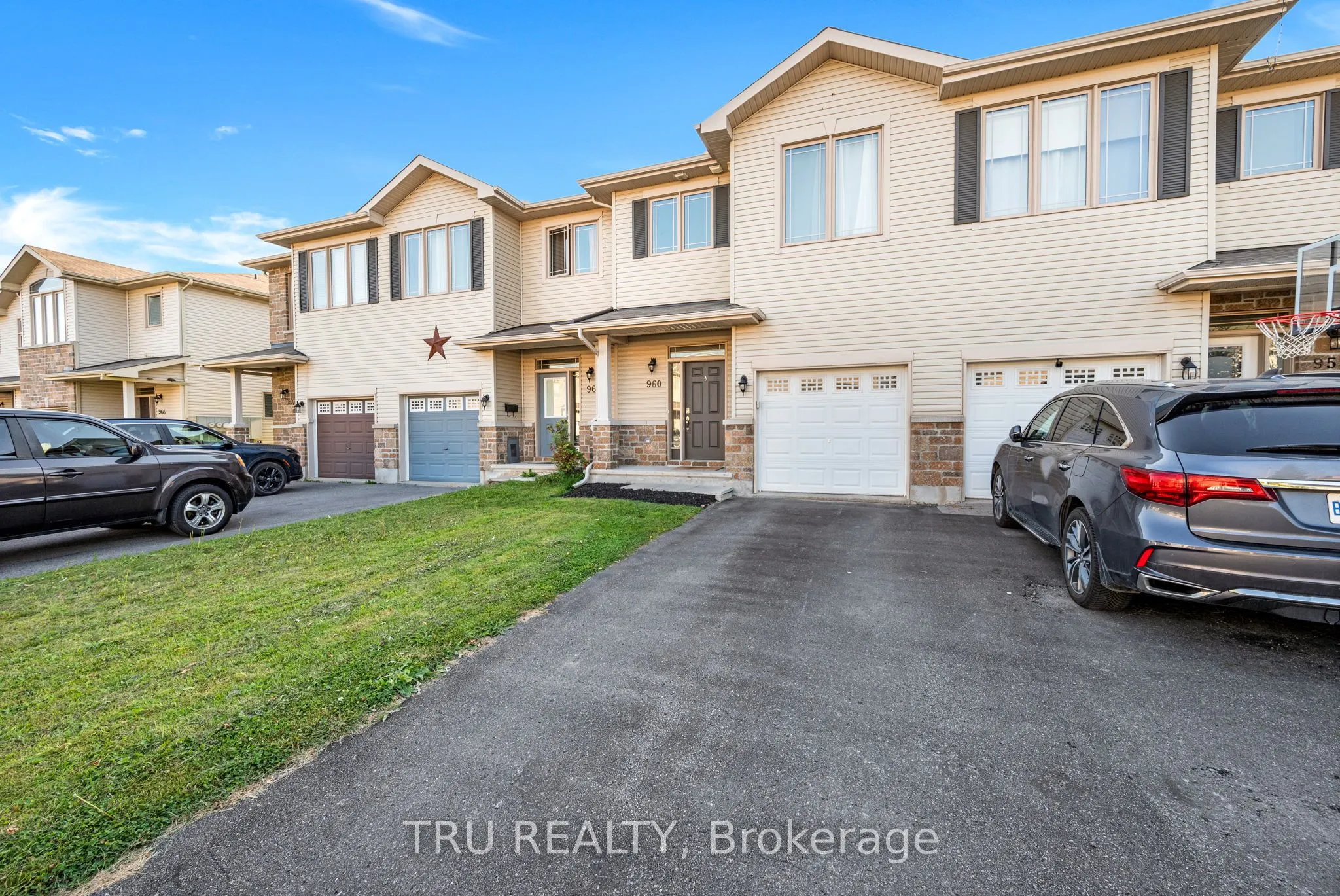 960 Linaria Walk