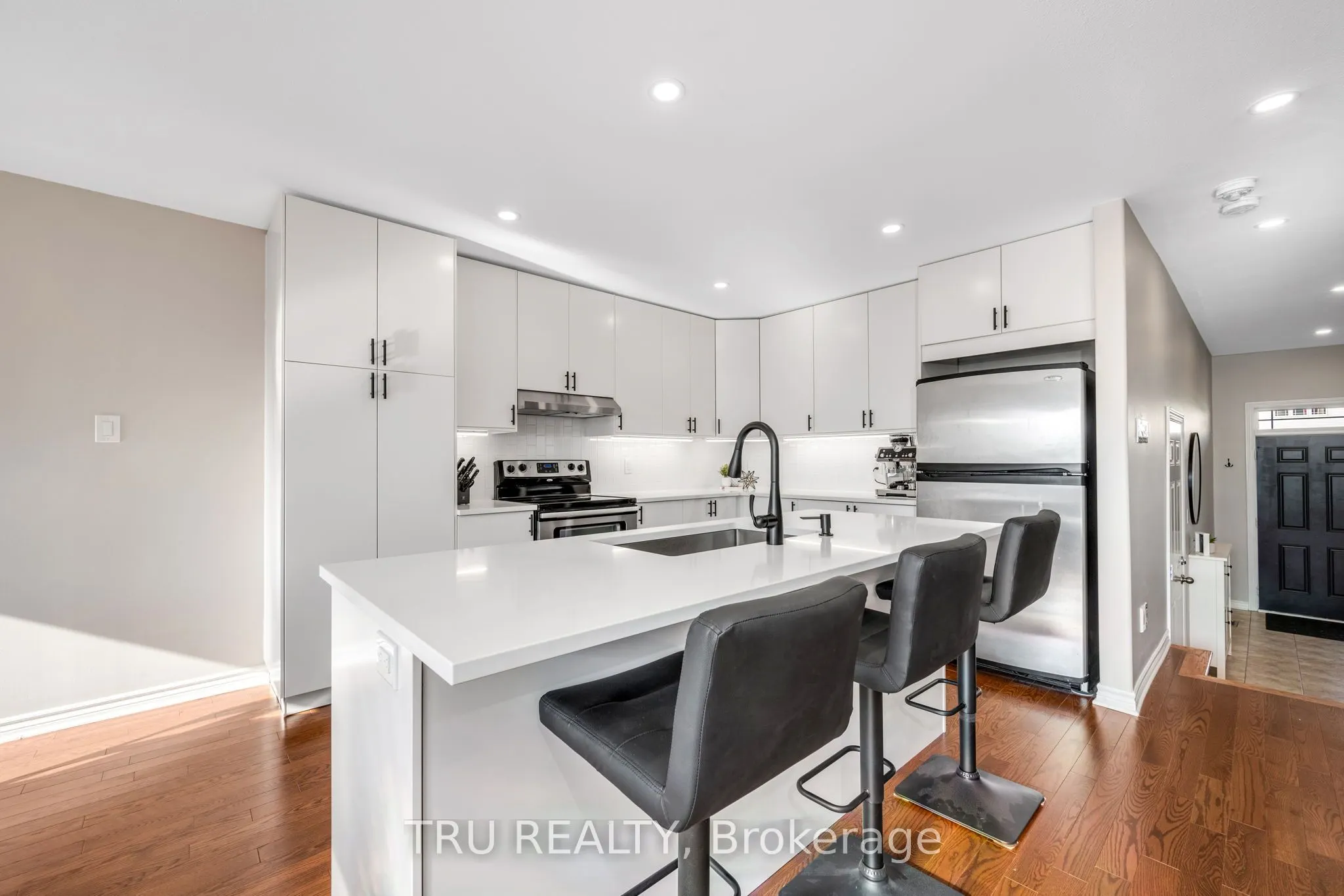 960 Linaria Walk