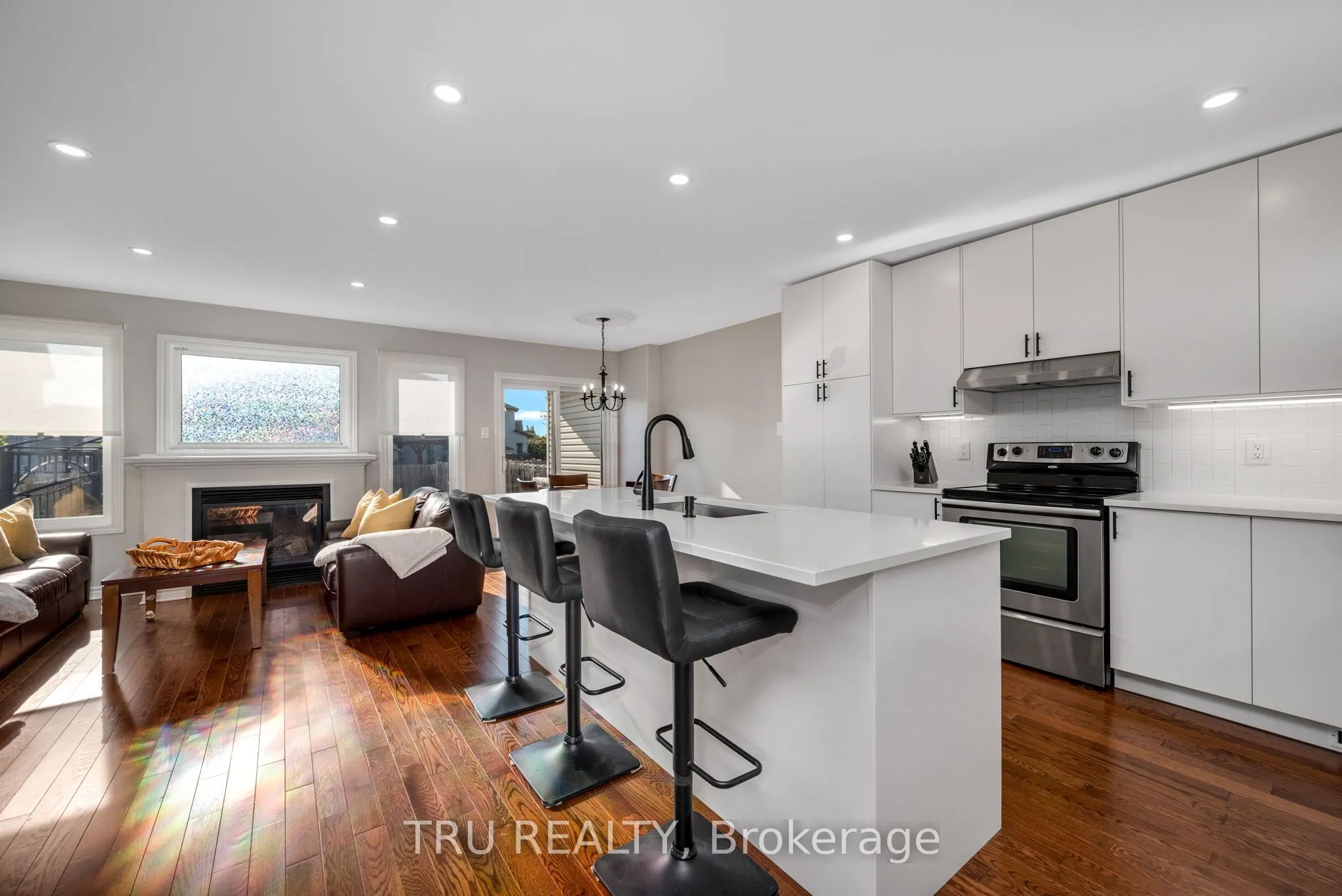 960 Linaria Walk