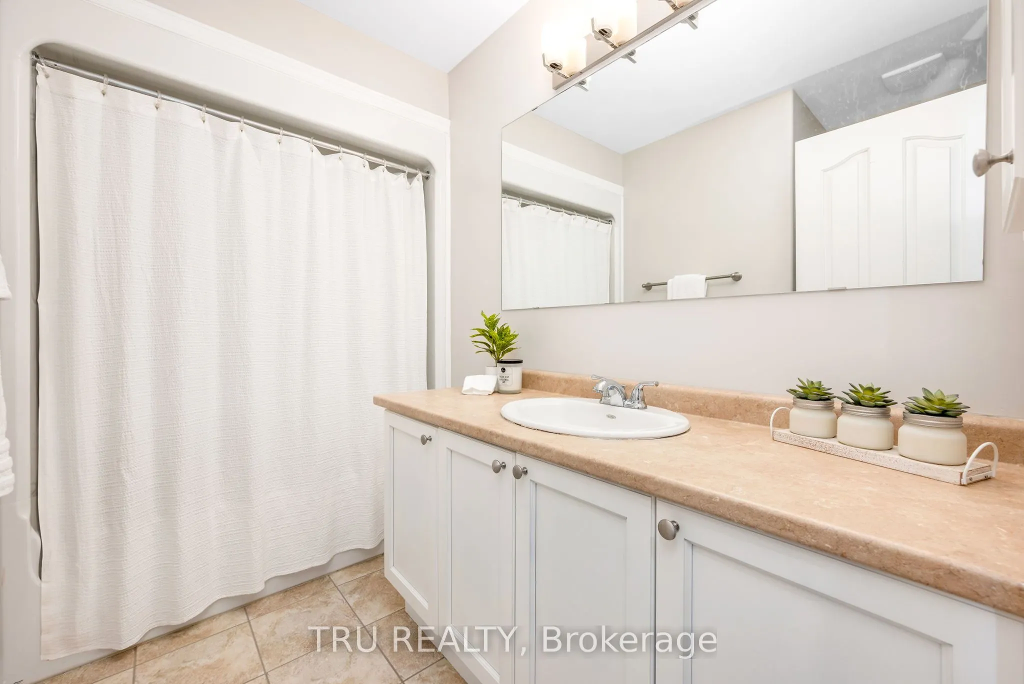960 Linaria Walk