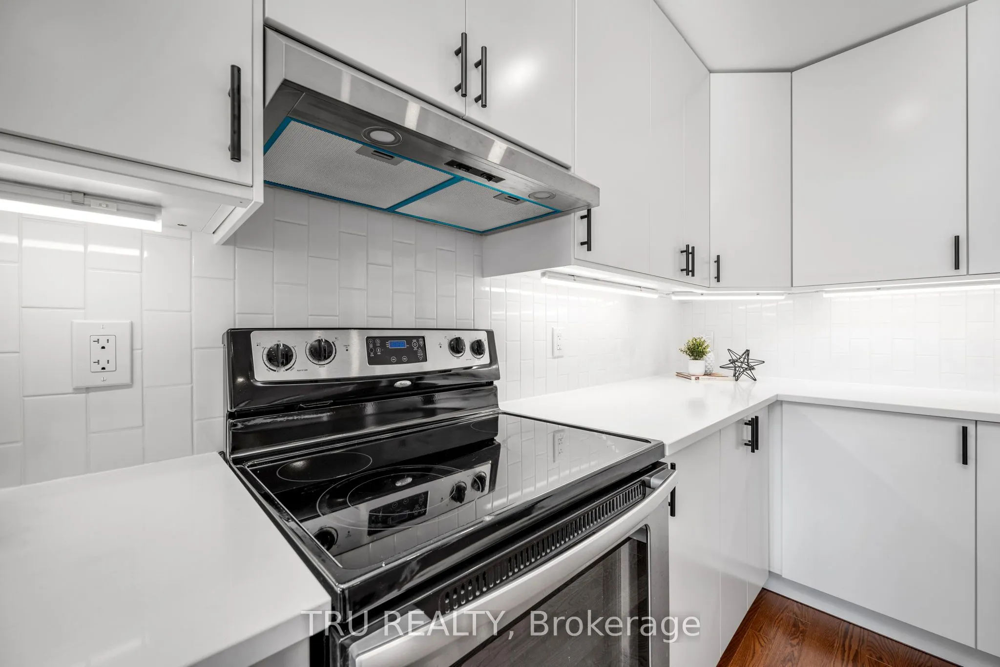 960 Linaria Walk
