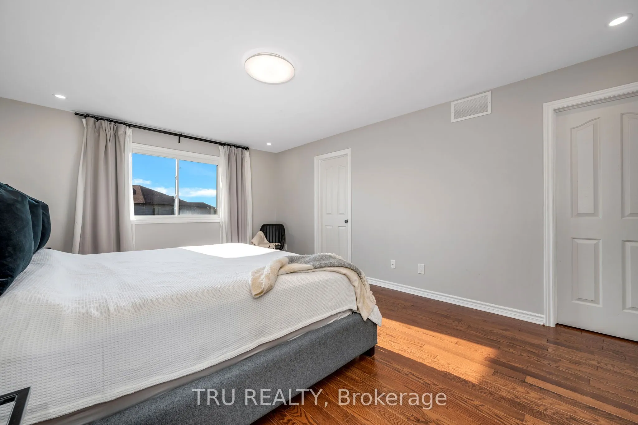 960 Linaria Walk