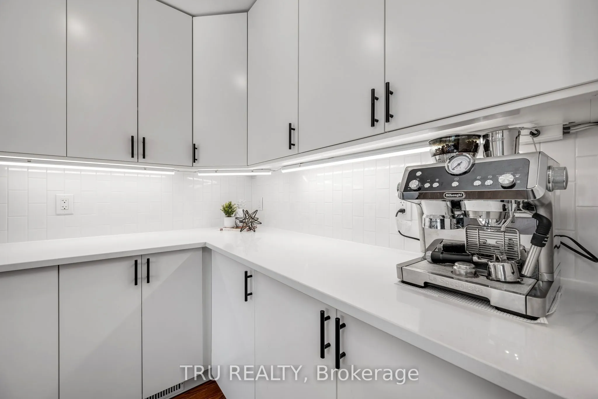 960 Linaria Walk