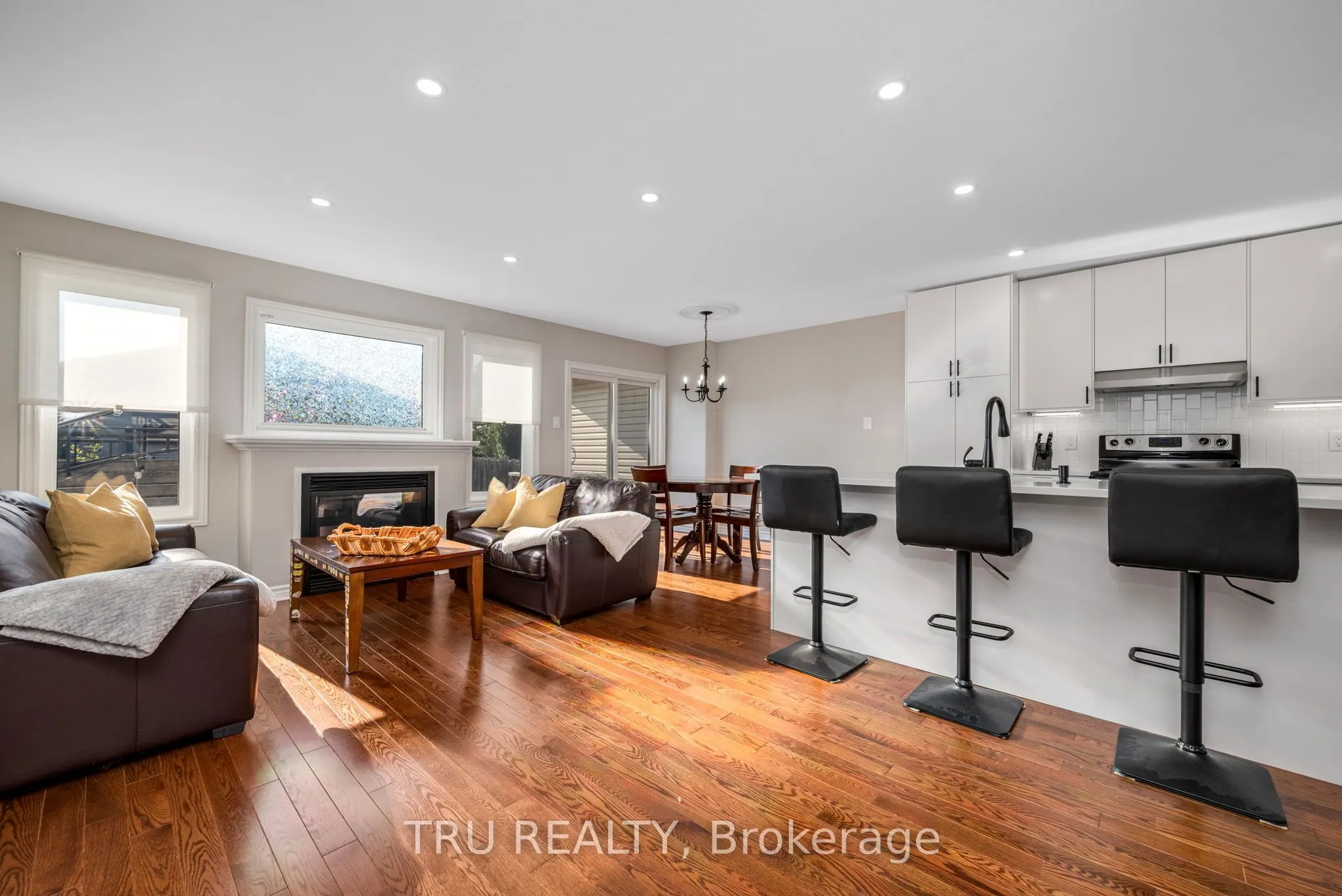 960 Linaria Walk
